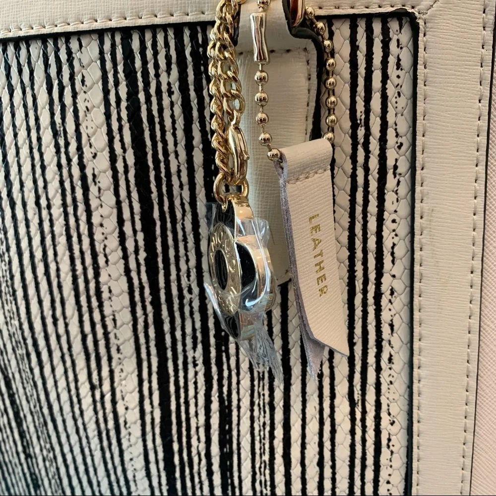 β€οΈβπ₯β€οΈβπ₯HPβ€οΈβπ₯β€οΈβπ₯Antonio Melani leather summer purse. White & black. NWOT - Picture 4 of 4